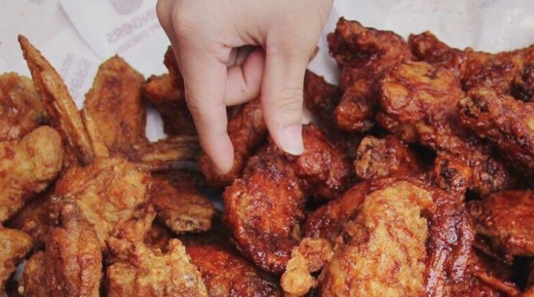 Fried chicken wings from 4 Fingers